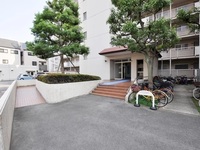 エントランス: