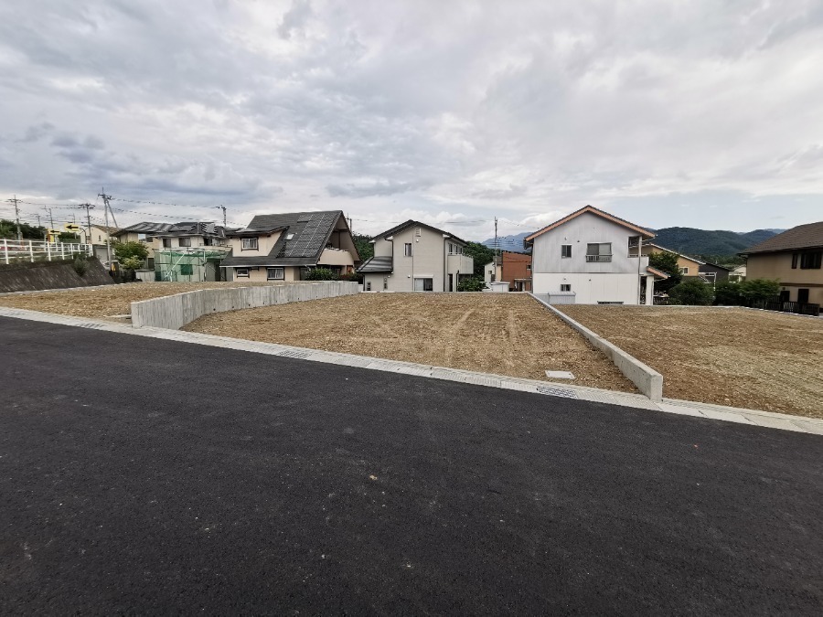 外観:山梨県甲斐市の専属担当者(登美保育園・双葉東小学校・双葉中学校・韮崎高等学校出身の地域密着です♪)がご商談・現地案内・物件詳細ご説明など対応致します。