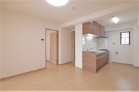 リビング:◆システムキッチン新調　◆洗面化粧台新調
◆便器・温水洗浄便座新調　◆浴室ユニットバス新調
◆洗濯防水パン新調　◆フローリング貼替え