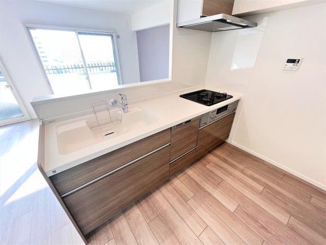キッチン:◆システムキッチン新調 ◆浴室ユニットバス新調
◆洗面化粧台新調 ◆便器・温水洗浄便座新調
◆フローリング貼替え ◆クロス貼替え
◆建具新調 ◆玄関収納新調