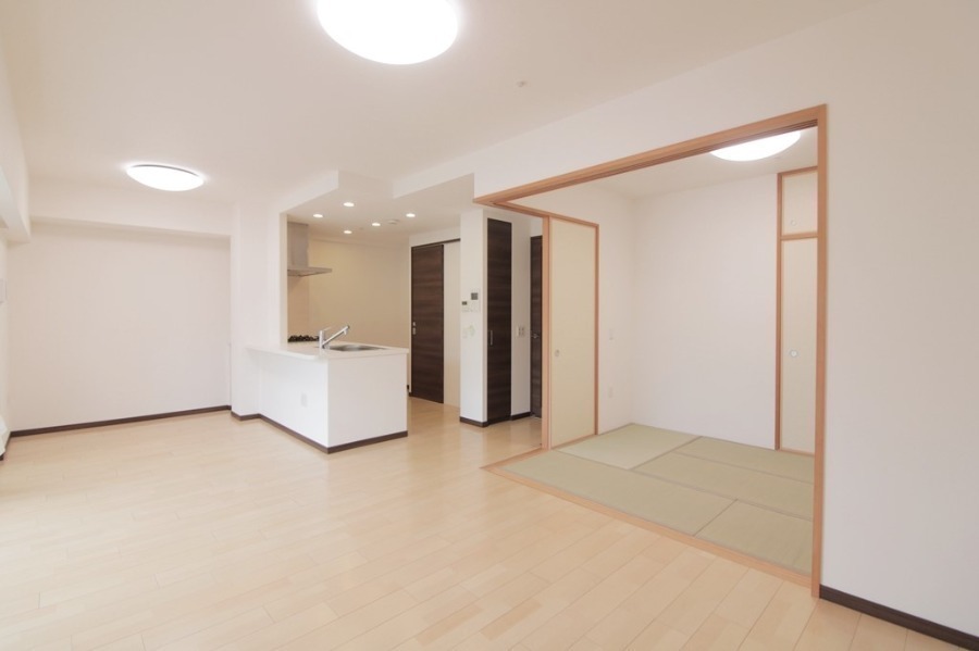 リビング:★ペット飼育可(条件付)★食洗器・床暖房・浴室乾燥機付★レースカーテン・照明付★
★対面カウンターキッチン新設
