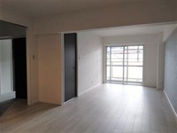 リビング:
◆システムキッチン新調　◆浴室ユニットバス新調
◆洗面化粧台新調　◆便器・温水洗浄便座新調
◆洗濯パン・洗濯水栓新調
◆フローリング貼替え　◆クロス貼替え
◆建具・照明器具新調

