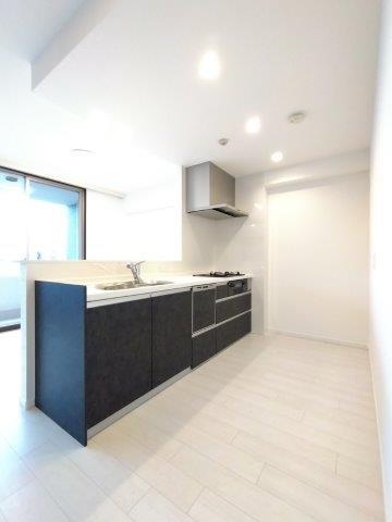 キッチン:◆システムキッチン新調 ◆浴室ユニットバス新調
◆洗面化粧台新調 ◆便器・温水洗浄便座新調
◆クロス貼替え ◆フローリング貼替え
◆建具新調 ◆たたみ新調