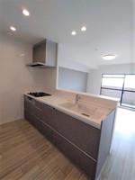 キッチン:★水回り交換（キッチン・浴室・洗面化粧台・給湯器新調）リフォーム済★人気の対面カウンターキッチン♪★食洗器付き★約１８帖の広々ＬＤＫ★１３階部分の南向き眺望・日当たり良好