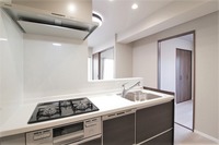 キッチン:◆システムキッチン新調　◆浴室ユニットバス新調
◆洗面化粧台新調　◆便器・温水洗浄便座新調
◆クロス貼替え　◆フローリング貼替え