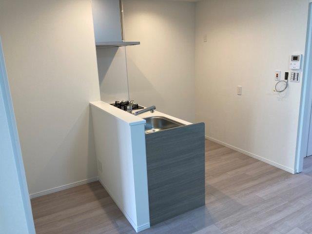 キッチン:◆システムキッチン新調 ◆浴室ユニットバス新調
◆洗面化粧台新調 ◆便器・温水洗浄便座新調
◆クロス貼替え ◆フローリング貼替え
◆建具新調 ◆洗濯パン・水栓新調