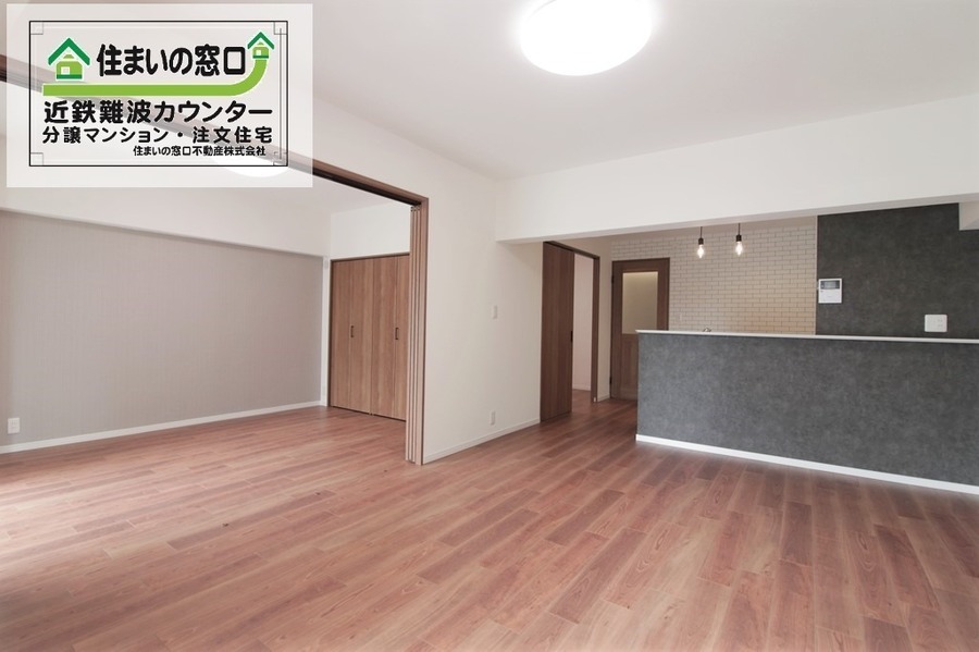 リビング:★人気の対面カウンターキッチン♪食洗機付き★水回り全交換(キッチン・浴室・洗面化粧台・トイレ)リフォーム済★浴室乾燥機付き★レースカーテン付き★◎設備アフターサービス保証付きで安心♪