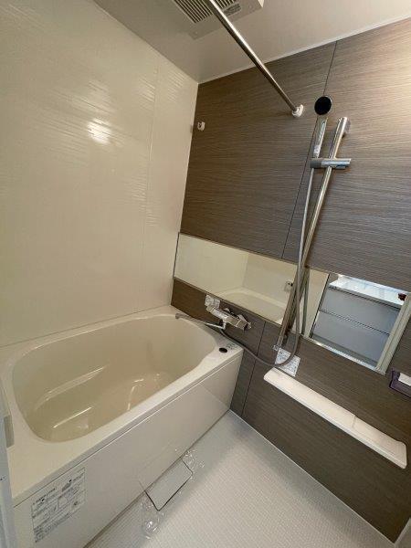 浴室:◆システムキッチン新調 ◆浴室ユニットバス新調
◆洗面化粧台新調 ◆便器・温水洗浄便座新調
◆クロス貼替え ◆フローリング貼替え
◆給湯器新設 ◆建具新調