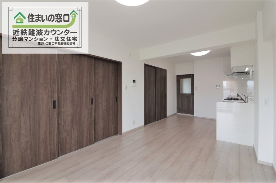 リビング:★水回り全交換リフォーム済(キッチン・浴室・トイレ・洗面化粧台)★食洗器・浴室暖房乾燥機付き★南向きバルコニー日当たり良好★レースカーテン・照明付き★◎設備アフターサービス保証付きで安心♪
