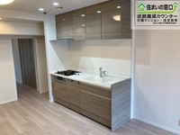 リビング:★『南東の角部屋』★ペット飼育ＯＫ（犬・猫各１頭まで）★２面バルコニー★水回り全交換（キッチン・浴室・トイレ・洗面化粧台　各新調）リフォーム済★新耐震マンション