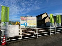 その他:◆現地【看板設置】
◆看板右下部分に『販売チラシ（全区画価格表示入り）』ご自由にお持ちください。