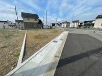 その他:◆現地【看板設置】
◆看板右下部分に『販売チラシ（全区画価格表示入り）』ご自由にお持ちください。